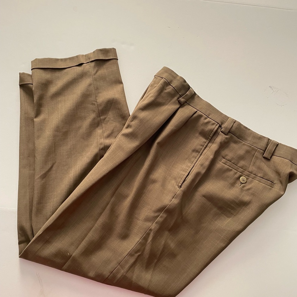 Haggar Pants Mens 34x30 Brown Front Pleated Cuffed Trousers